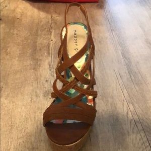 Madden girl “eagger ” wedge in cognac